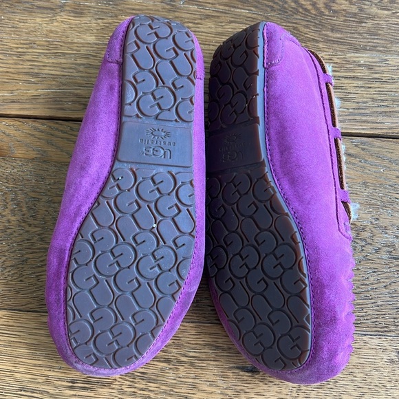 UGG slippers size 4 - Picture 6 of 7